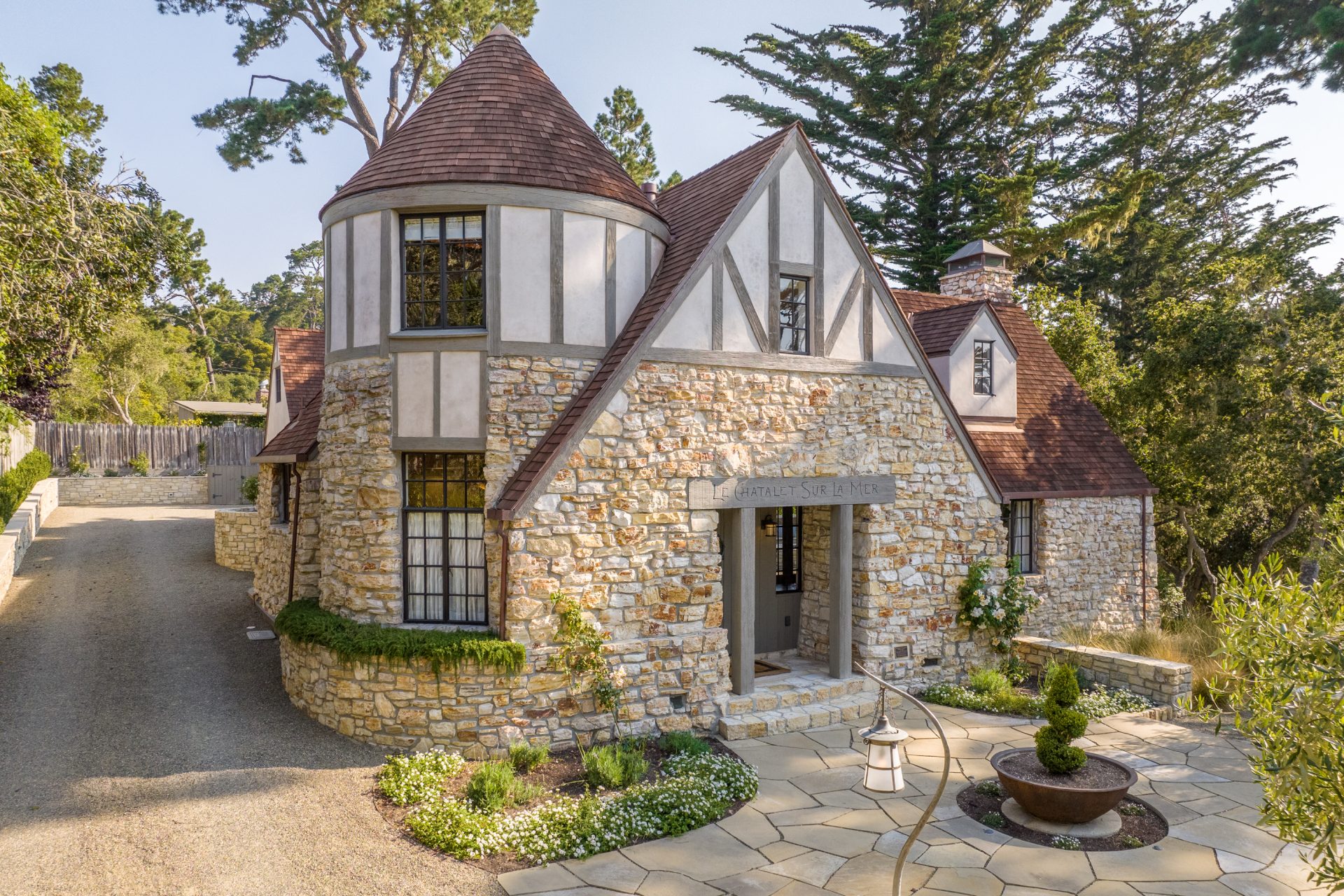Hero-Image-Castle-House