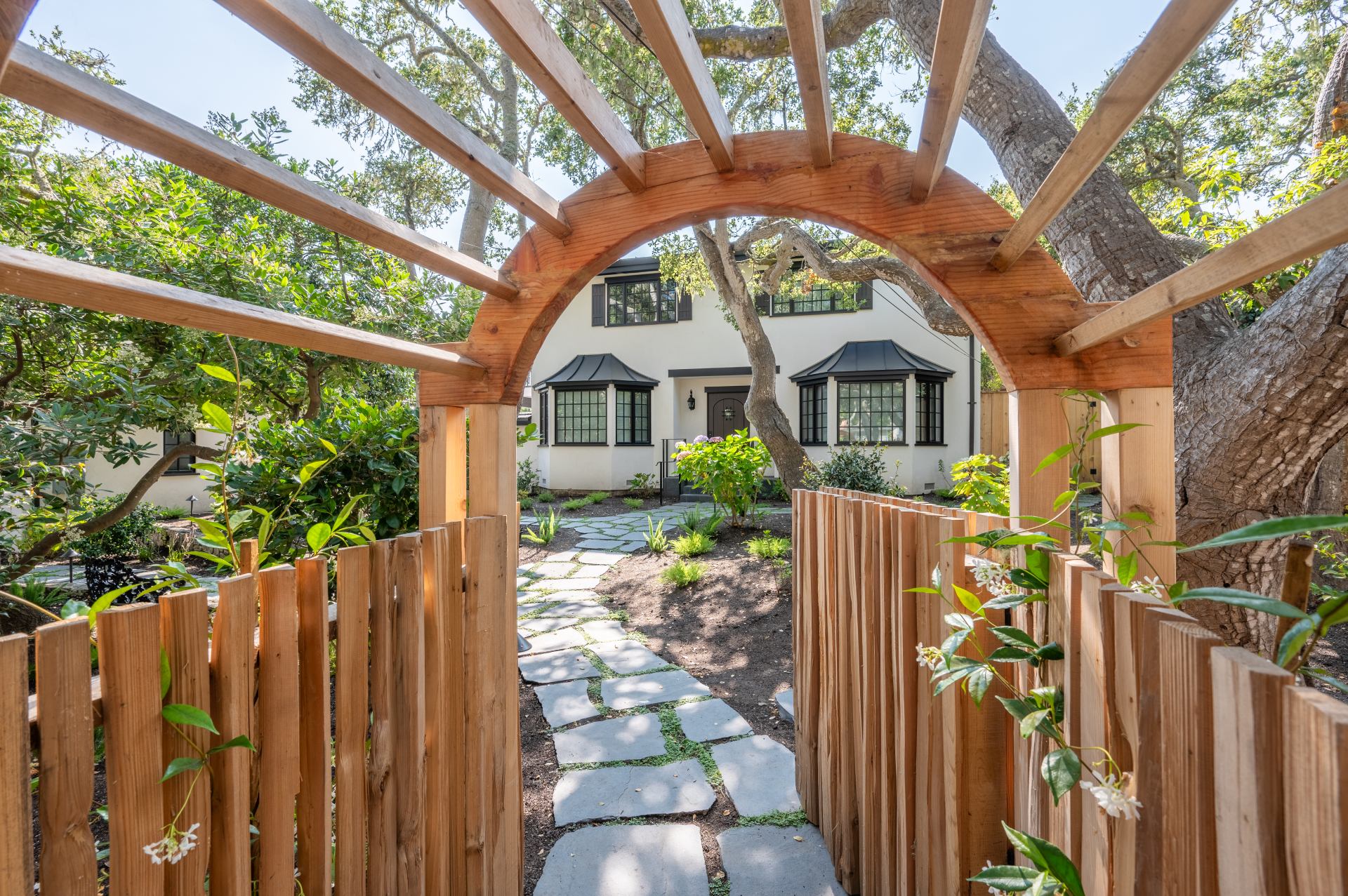 Modern-Mission-Hideaway-14