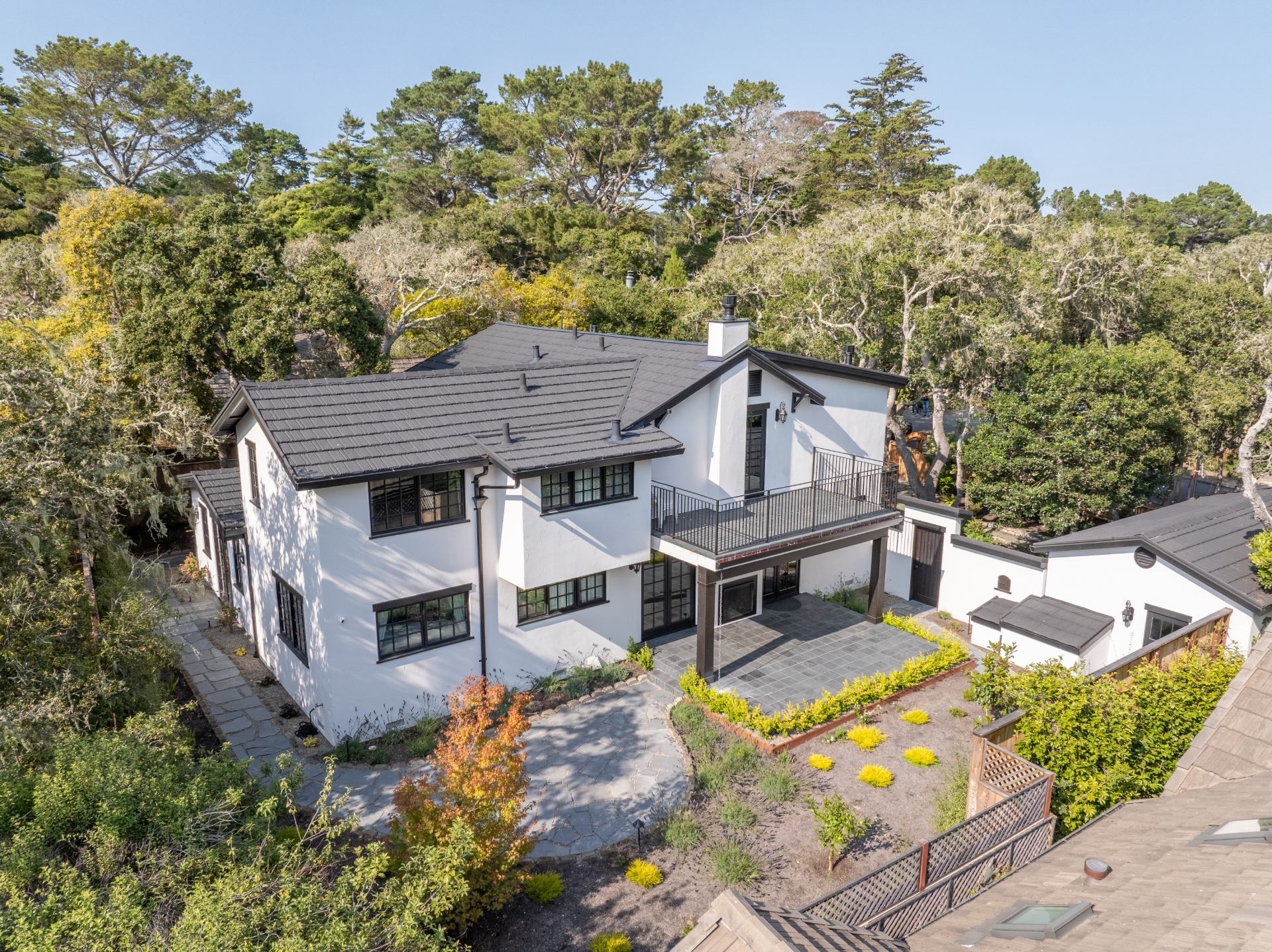 Modern-Mission-Hideaway-17