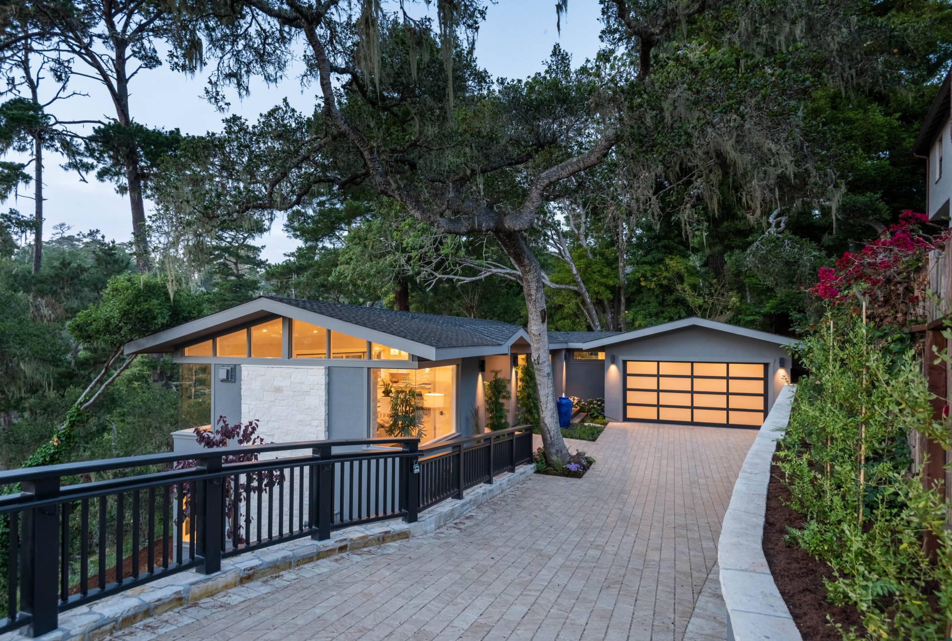 Modern-Tree-House-Cottage-10