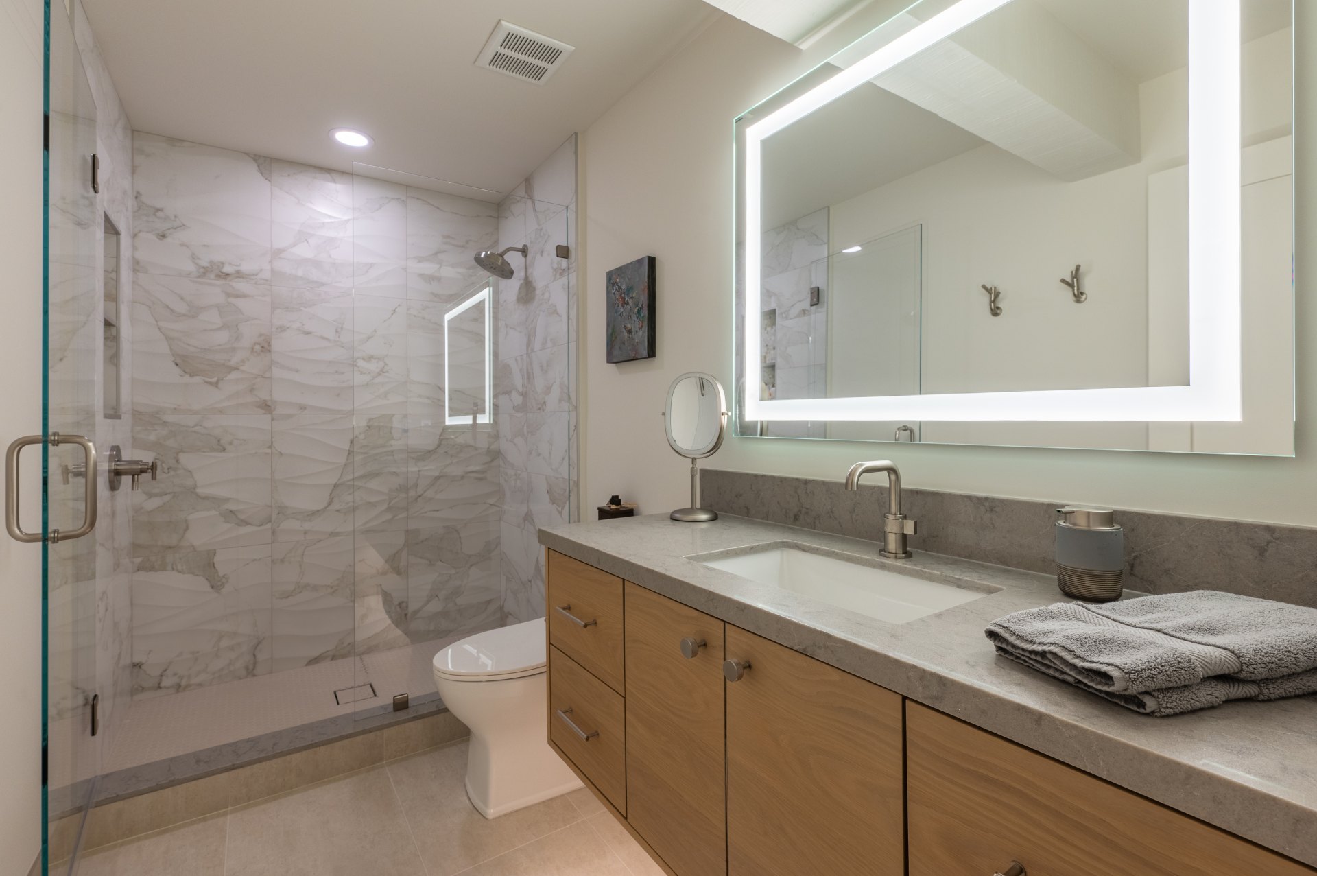Chic-Contemporary-Condo-4
