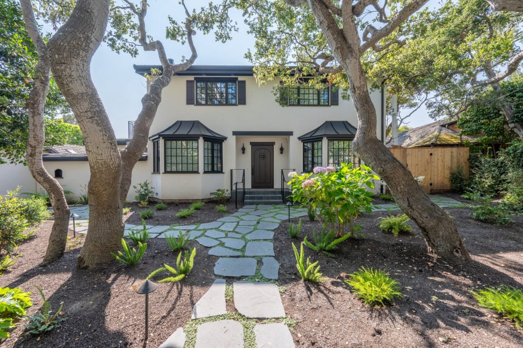 Modern-Mission-Hideaway-Carmel-Cottage-13